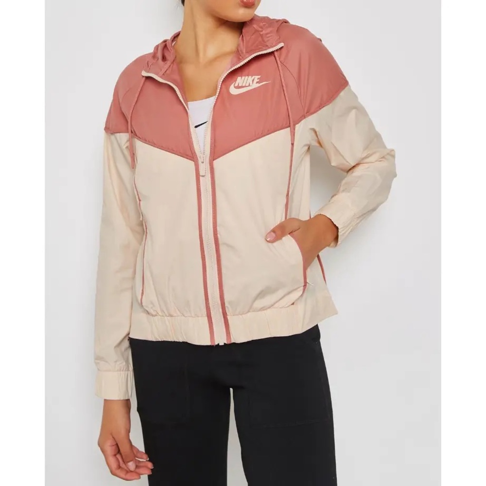 Nike Women’s Windrunner Hooded Jacket (XS)